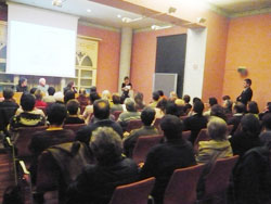 Sala d'actes de Can Palauet plena en l'acte de lliurament del I Premi Helena Jubany.