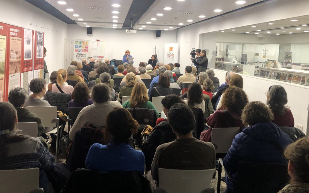 Concorreguda presentació de “El triangle d’estiu” a la Biblioteca Popular de Mataró