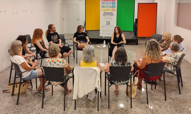 Pat Ubach comenta “Elisenda” al club de lectura de la Biblioteca Popular